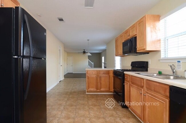 Building Photo - 325 Othello Dr