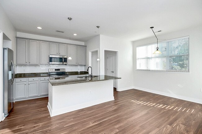 Building Photo - Beautiful 1-Bedroom Corner Unit - Just min...