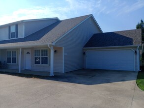 Building Photo - 1729-1731-1731 Louise Cir