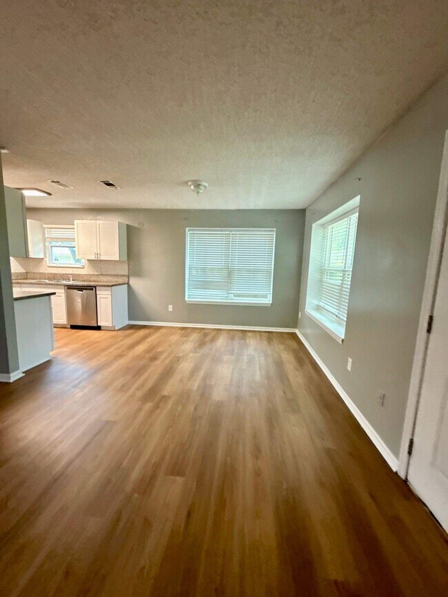 Foto del edificio - 1594 Twin Oak Dr E