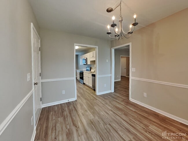 Building Photo - 4025 Creekside Court Winston Salem NC