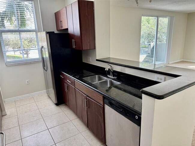 Foto del edificio - 2421 NE 65th St