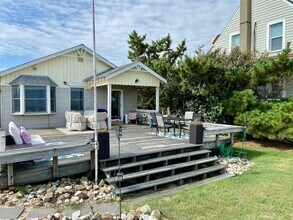 Building Photo - 756 W Ocean View Ave