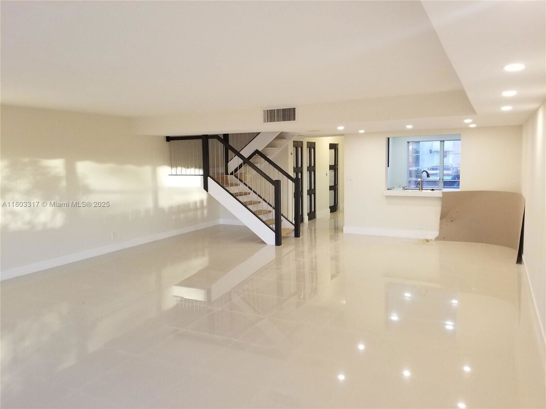 Foto del edificio - 907 NE 27th Ave