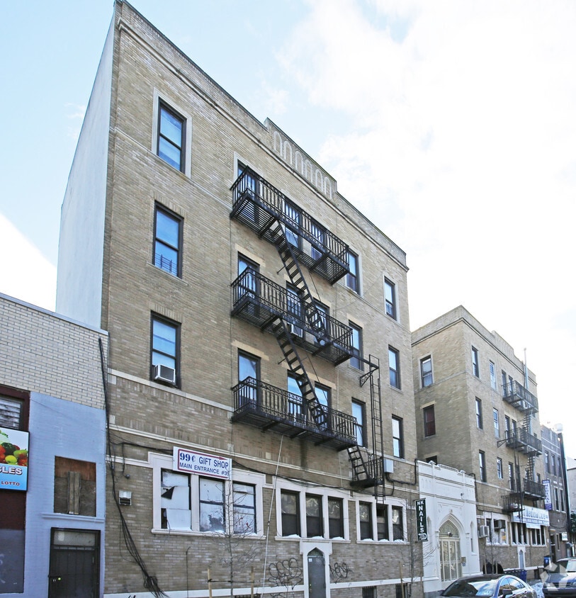 Building Photo - 625 Marlborough Rd