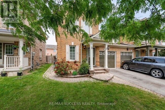 Building Photo - 734 Edwards Ave