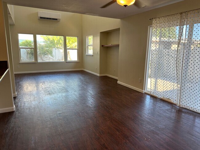 Foto del edificio - 4 Bedroom 2.5 Bath, 2 Car garage, Solar pa...