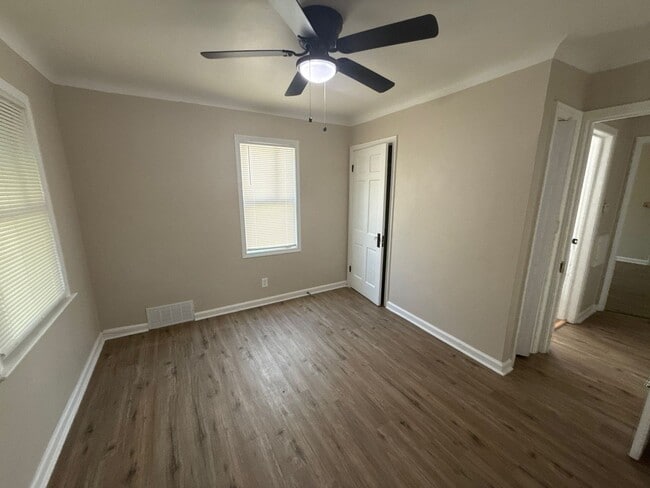 Building Photo - Freshly Renovated Single Family Home In Detroit Ready For Section 8 Lease!