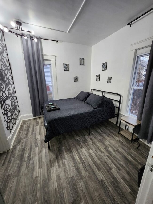 Building Photo - 1856 Lampson Rd