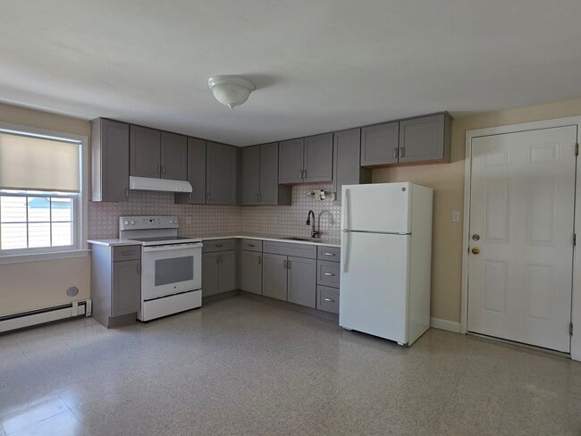 Building Photo - 19 Goodwin Pl