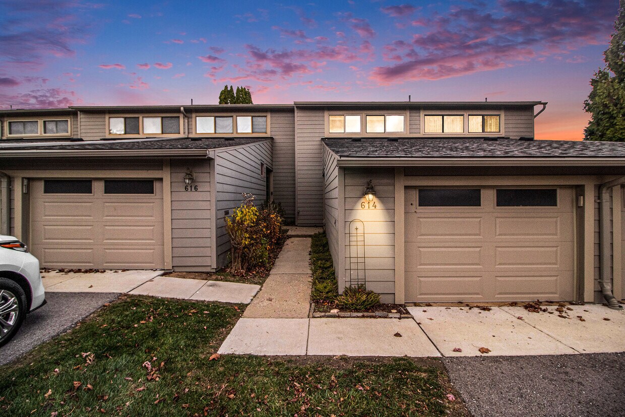 Foto principal - 614 Peninsula Ct