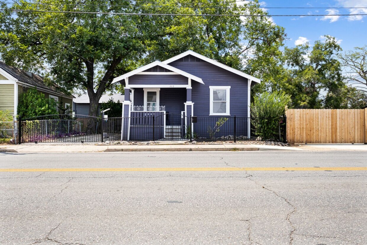Primary Photo - 2 Bedroom/1 Bath Dignowity Subdivision