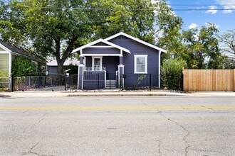 Building Photo - 309 S Hackberry St