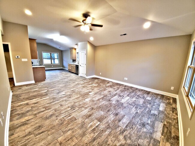 Building Photo - HOUSE FOR RENT - HARTSELLE