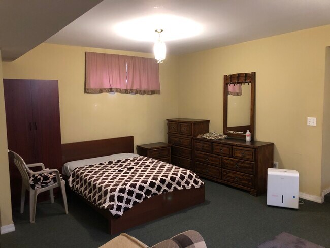 Foto del edificio - 176 Netherland Ave