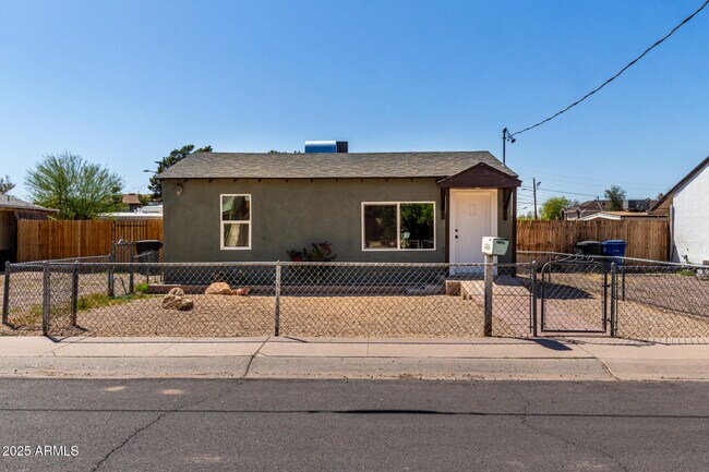 Foto del edificio - 1424 S Bonarden Ln