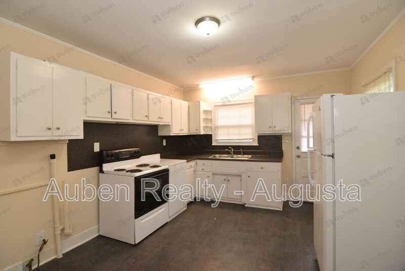Foto principal - 1430 Jackson Rd