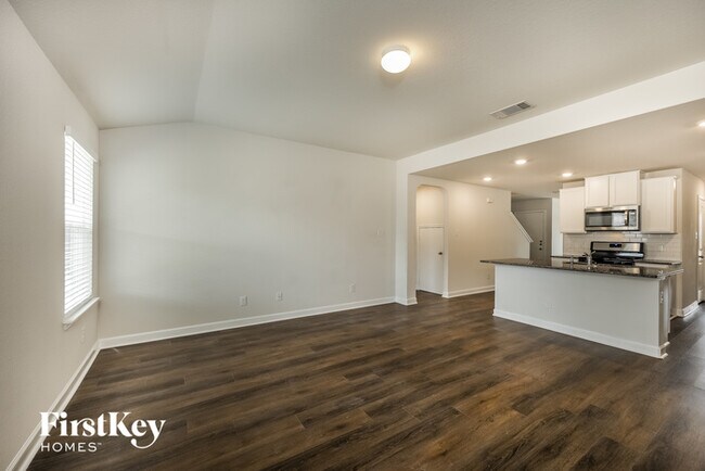 Building Photo - 6419 Kingsley Edge