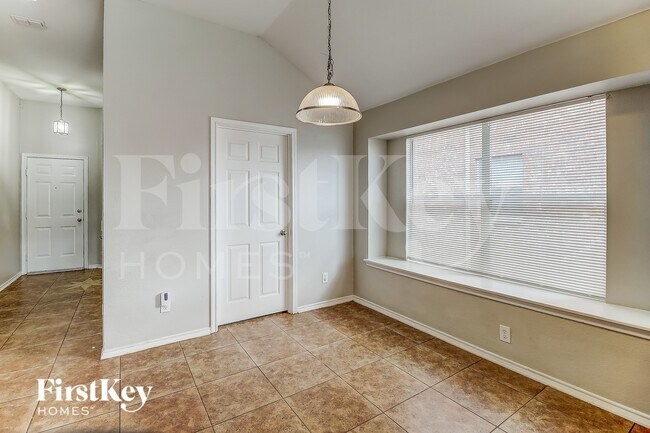 Building Photo - 1405 Silver Maple Ln