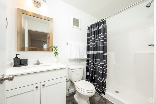 2BR, 2BA - 1,085SF - Primary Bathroom - Madison Flatts