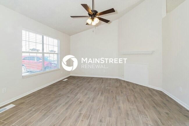 Building Photo - 3 Bedroom Pet-Friendly Home in KNOXVILLE, TN with Main Street Renewal