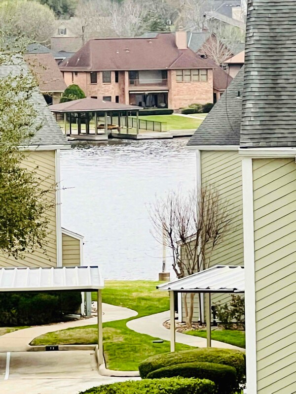 Foto del edificio - 124 April Point Dr S