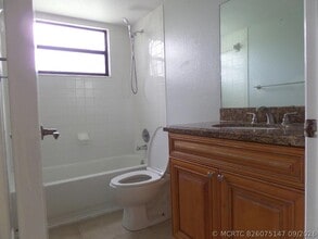 Building Photo - 1445 Lake Crystal Dr