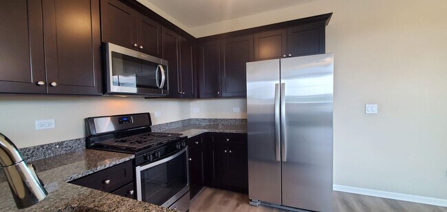 Foto del edificio - Douglas Fir-2Br/2Ba Rental Home-First Floor