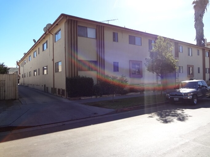 Building Photo - 1414 Hi Point St