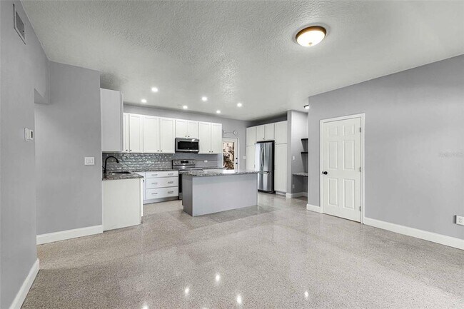 Foto del edificio - 151 N Orlando Ave