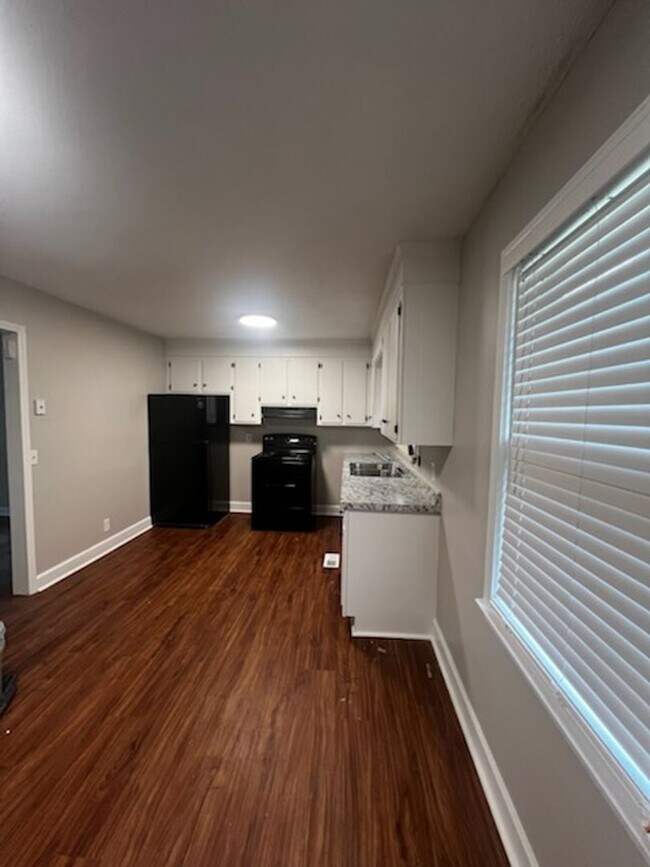 Building Photo - Check this out !!! Renovated Home