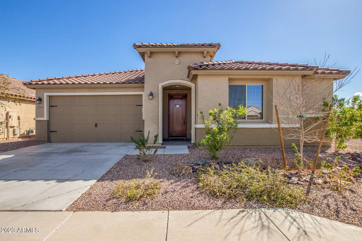 Foto principal - 20161 W Lilac St