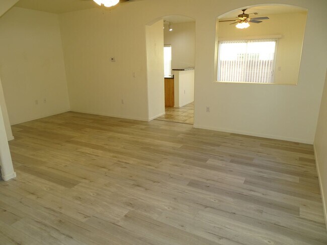 Foto del edificio - 3 Bedroom Townhome In Gated North Las Vega...