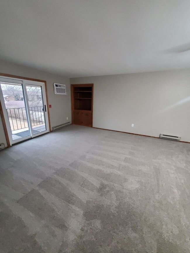 Building Photo - 2 Bedroom Condo $500 move in credit