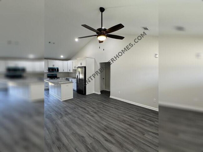 Foto del edificio - 12 Edward Dr