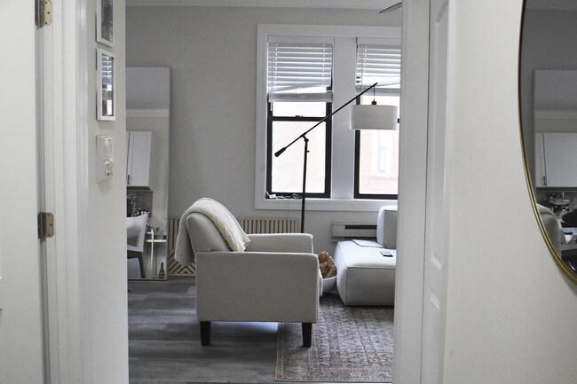 Foto del edificio - 839 W Cornelia Ave