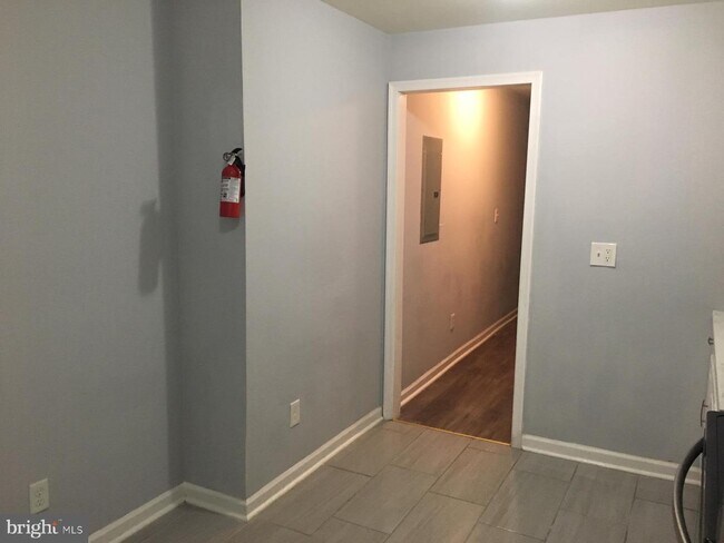 Foto del edificio - 4975 W Thompson St