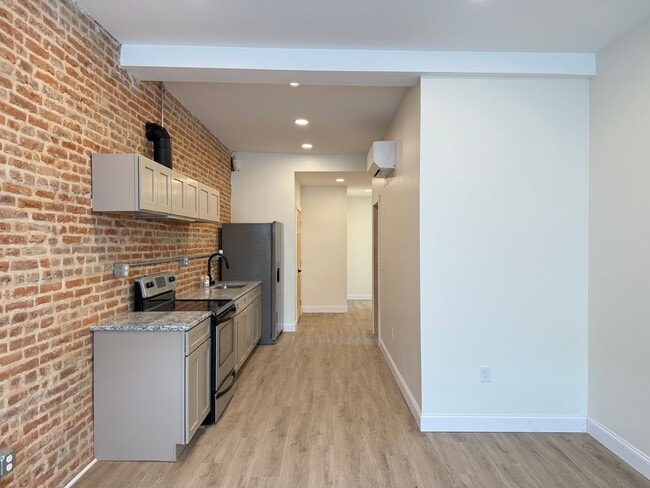 Building Photo - 463 S Prince St
