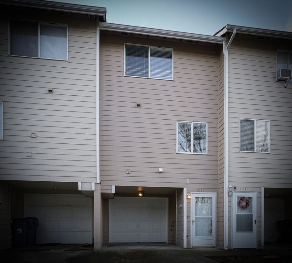 Primary Photo - 2BD/1.5BA Townhouse in South Salem w/Fence...