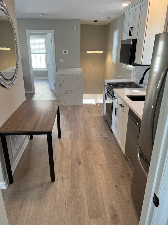 Foto del edificio - 1651 Empire Blvd