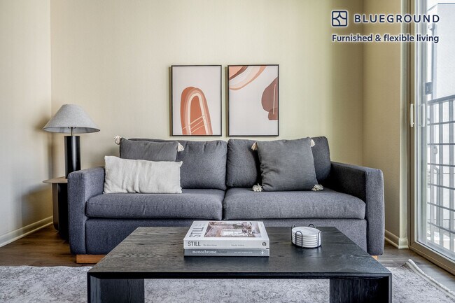 Foto del edificio - 3210 Esperanza Crossing