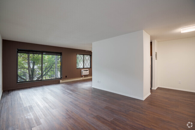 1BR,1BA - 770SF - Living Room - 430 Mendota