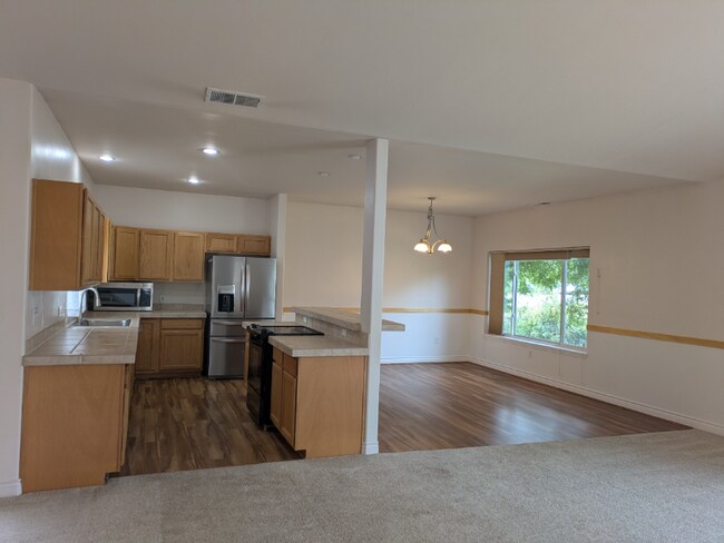 Foto del edificio - 1591 Roseanna Dr