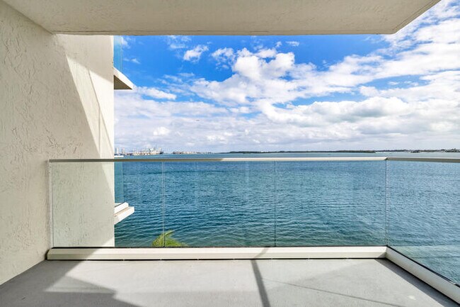 Foto del edificio - 800 Claughton Island Dr