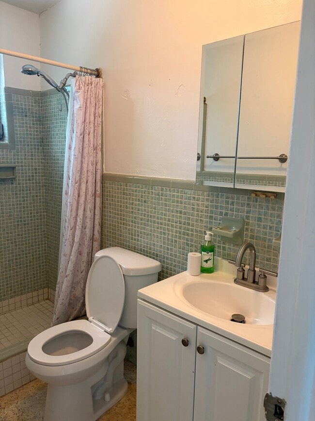 Foto del edificio - 117 N Bay Harbor Dr
