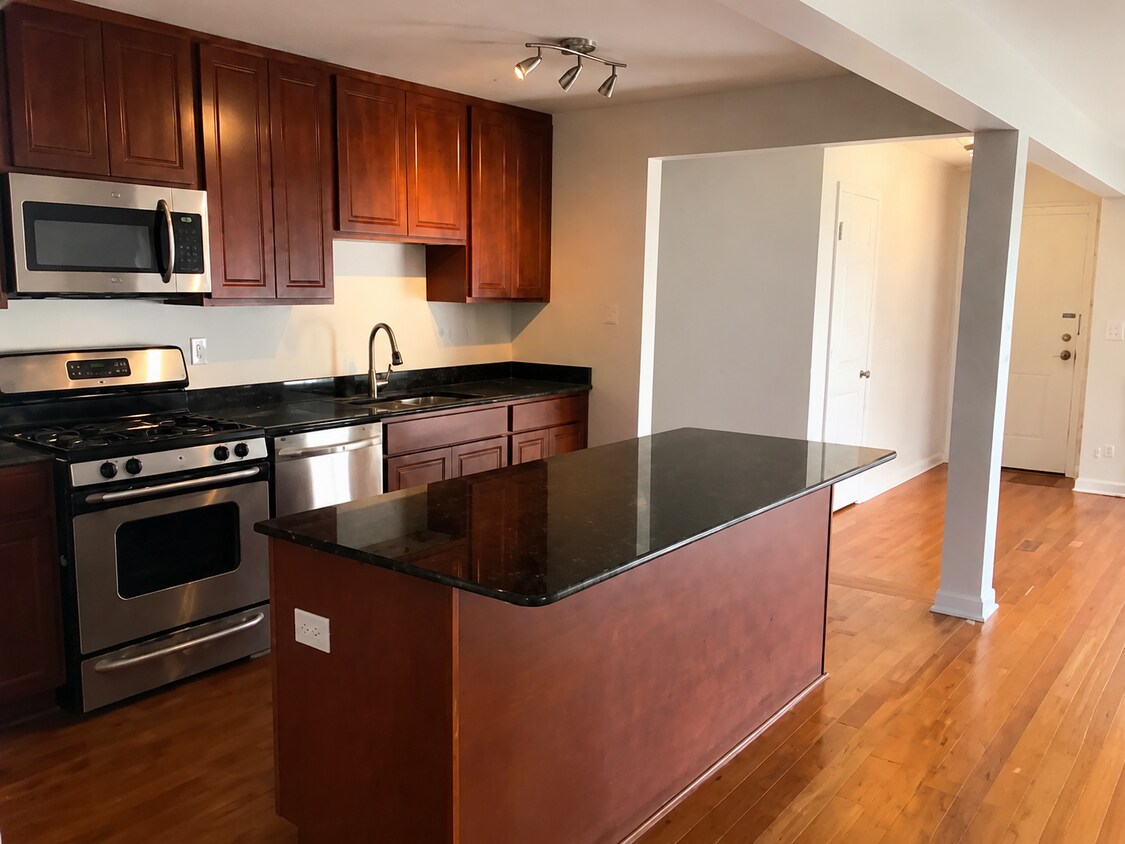 Foto del edificio - Ewing Avenue, Evanston, IL 60203 - 4 BR 3 BA house