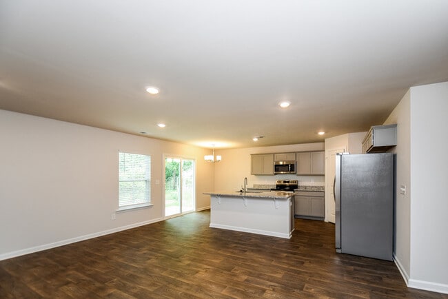 Building Photo - 302 Crooked Pne Ct