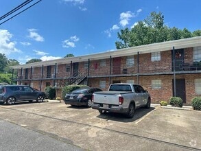 Building Photo - 1860 Green Dr NW