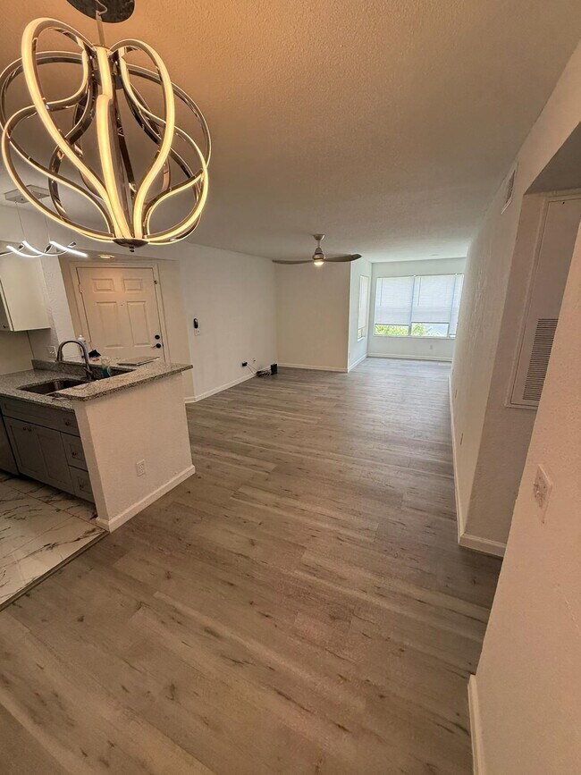 Foto del edificio - Fully renovated 2-Bed with 1.5 Baths at Co...