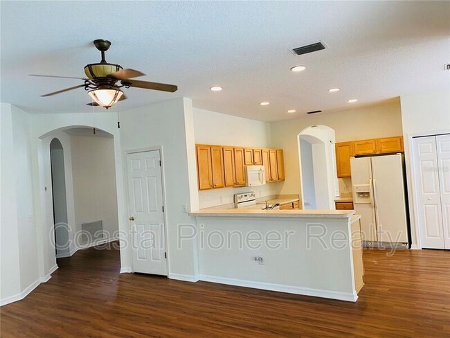 Building Photo - 11113 Avery Oaks Dr